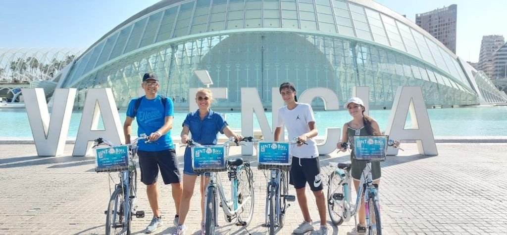 bike tour valencia davanti all'hemisferic