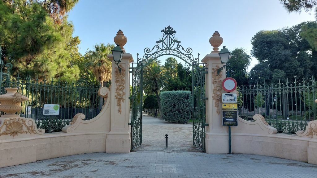Cosa fare a Valencia? Gratis 1 porta dei giardini del Real. Uno dei programmi su cosa fare a Valencia gratis